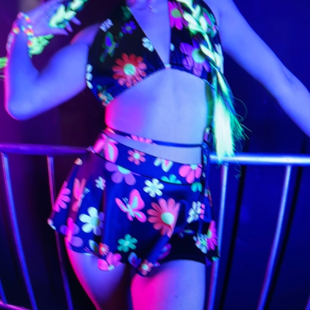 New 2 piece Rave outfit - Picture 2 of 8